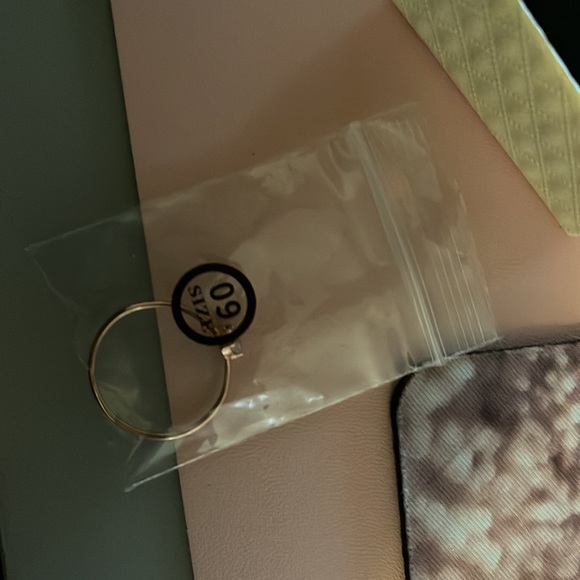 Pawsome Couture cat ears ring - Picture 4 of 6